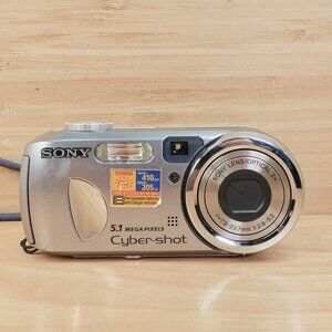 Sony Cyber-Shot DSC-P93 5.1MP Digital Camera / Silver / Made in Japan